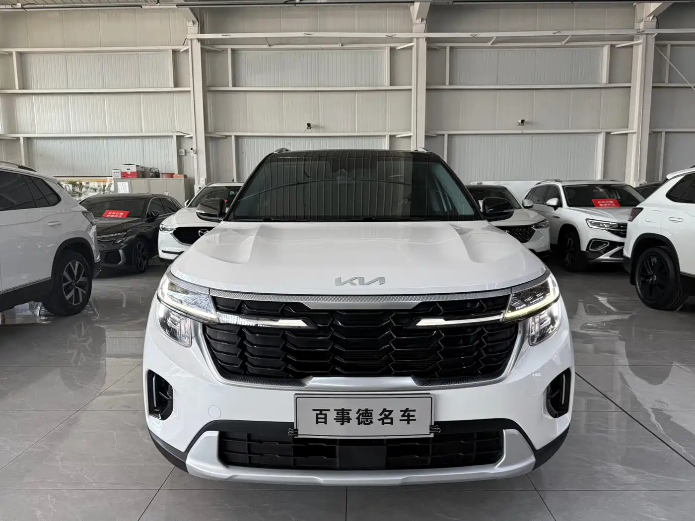 Kia Seltos 2023 1.5L CVT Luxury Edition фото 2