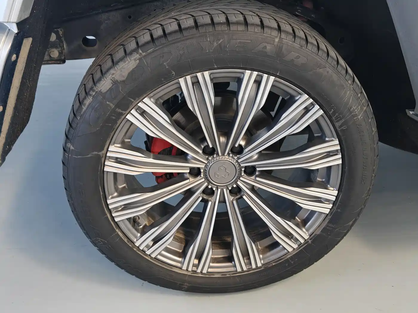 TANK CO CREATION TANK 300