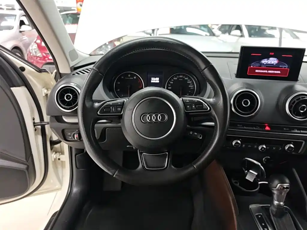 Audi A3 2014 Sportback 35 TFSI Automatic Comfort фото 11