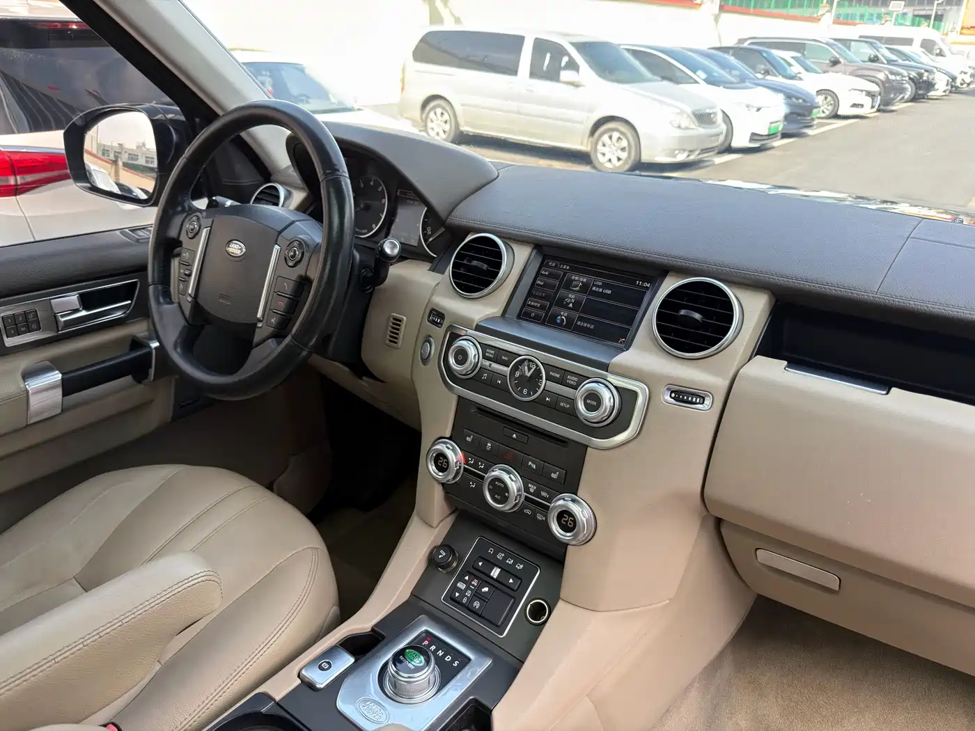 Land Rover Discovery 2015 3.0 SC V6 SE фото 14