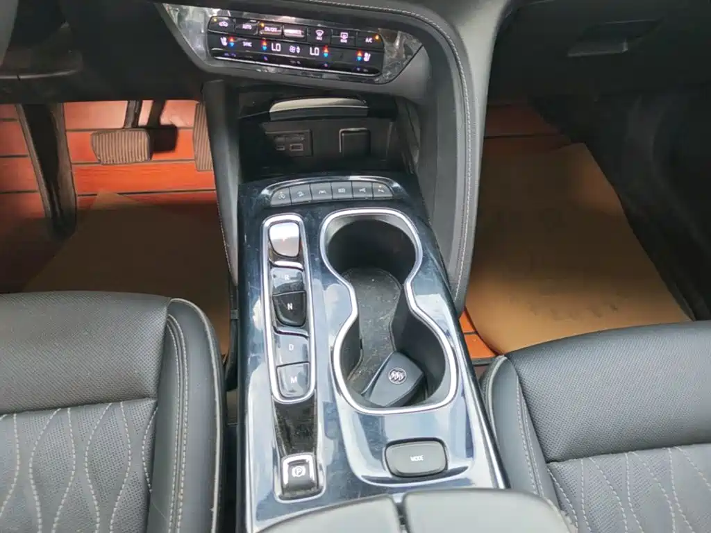 Фото 14 - Buick Envision Plus