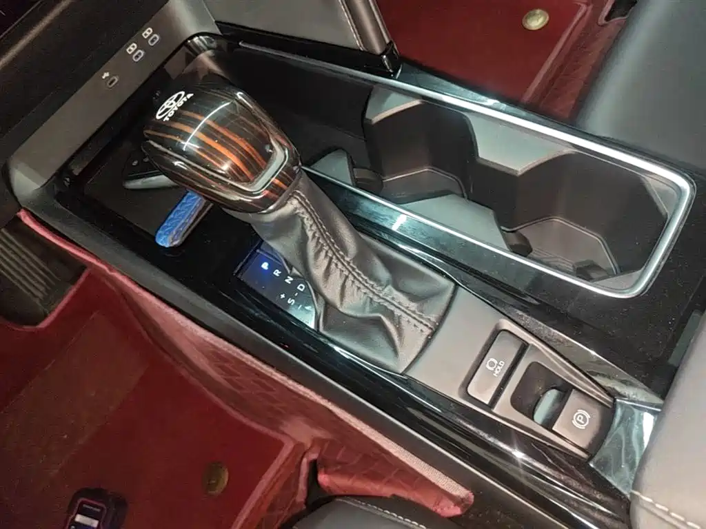 Toyota Camry 2024 Hybrid 2.0HE Elite Edition фото 14