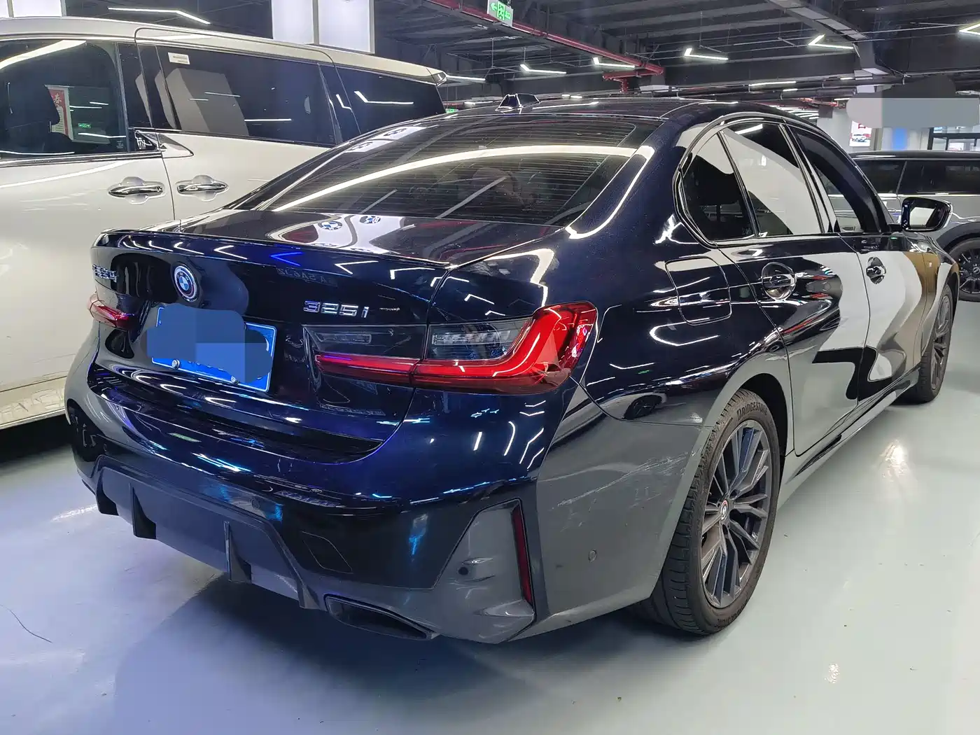 BMW 3 Series 2023 325i M Sport Black Night Package фото 15
