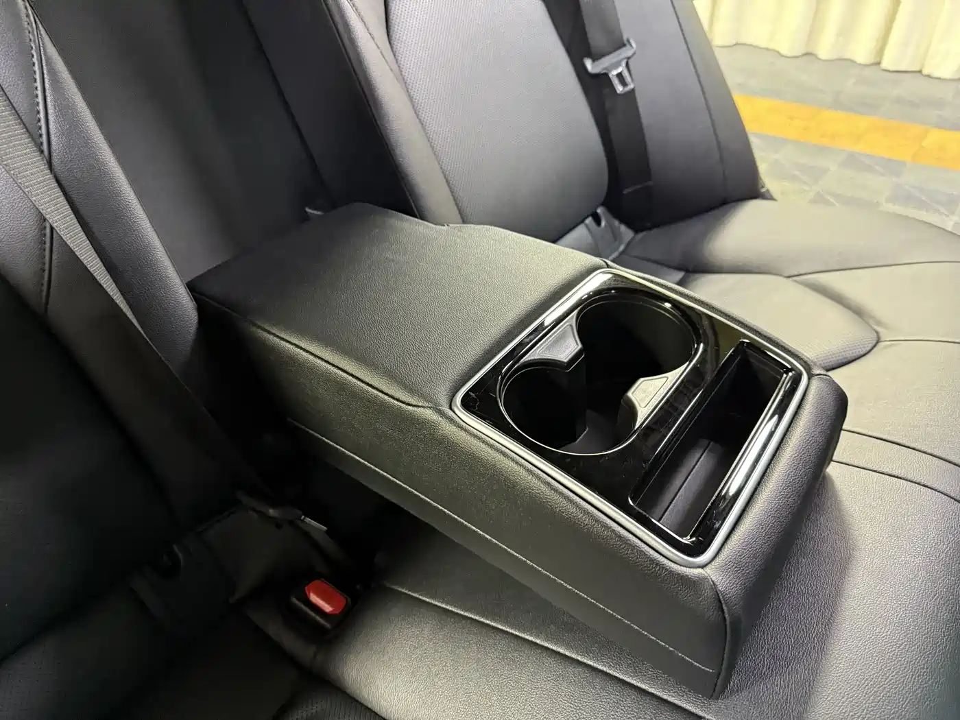 Toyota Camry 2021 Hybrid 2.5HGVP Leading Edition фото 20