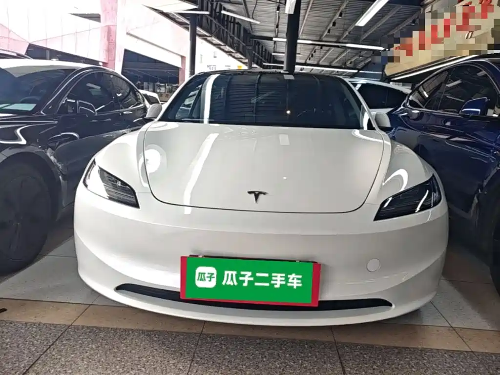 Фото 3 - Tesla Model 3