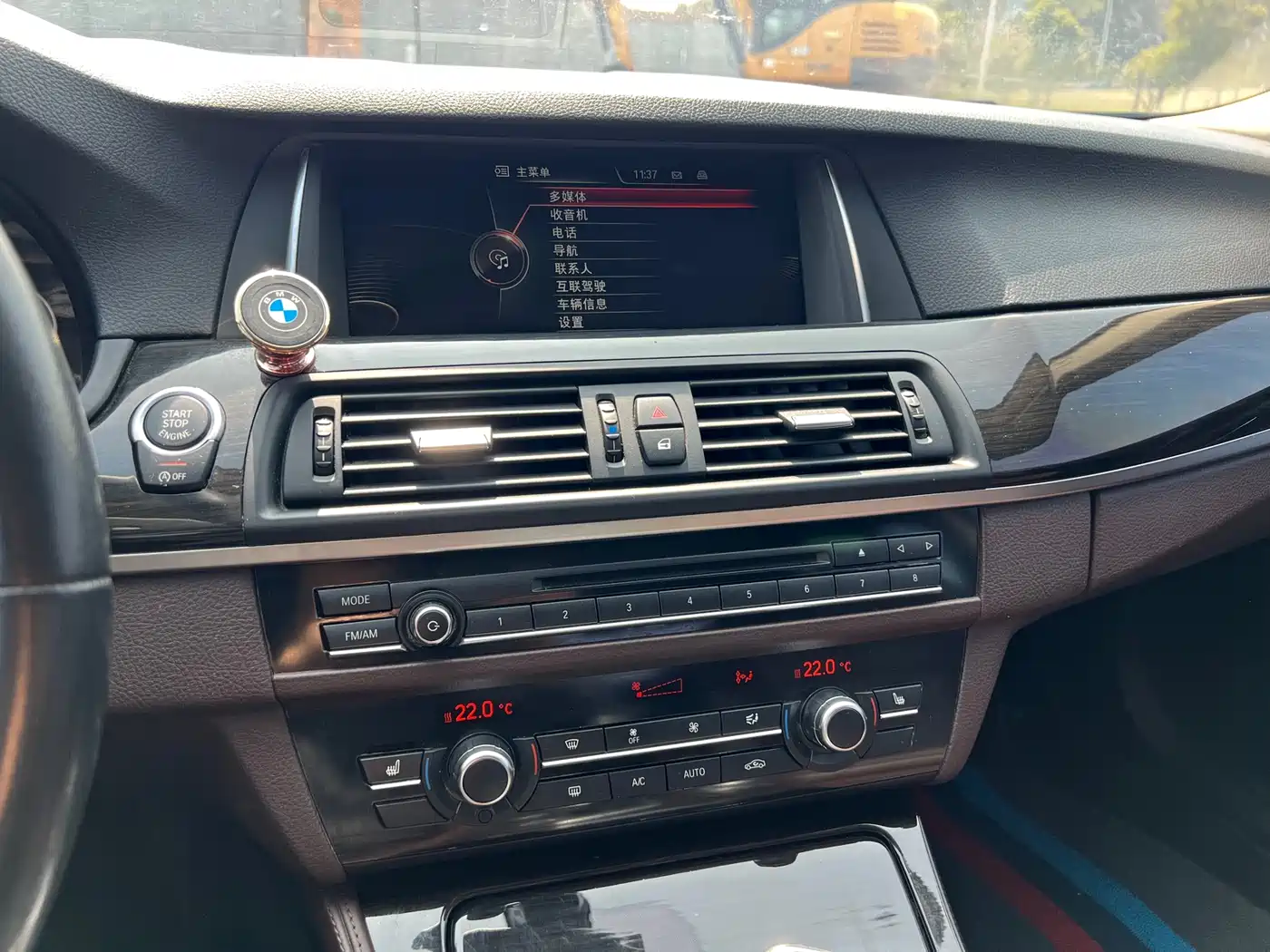 BMW 5 Series 2014 525Li Luxury Design Package фото 18