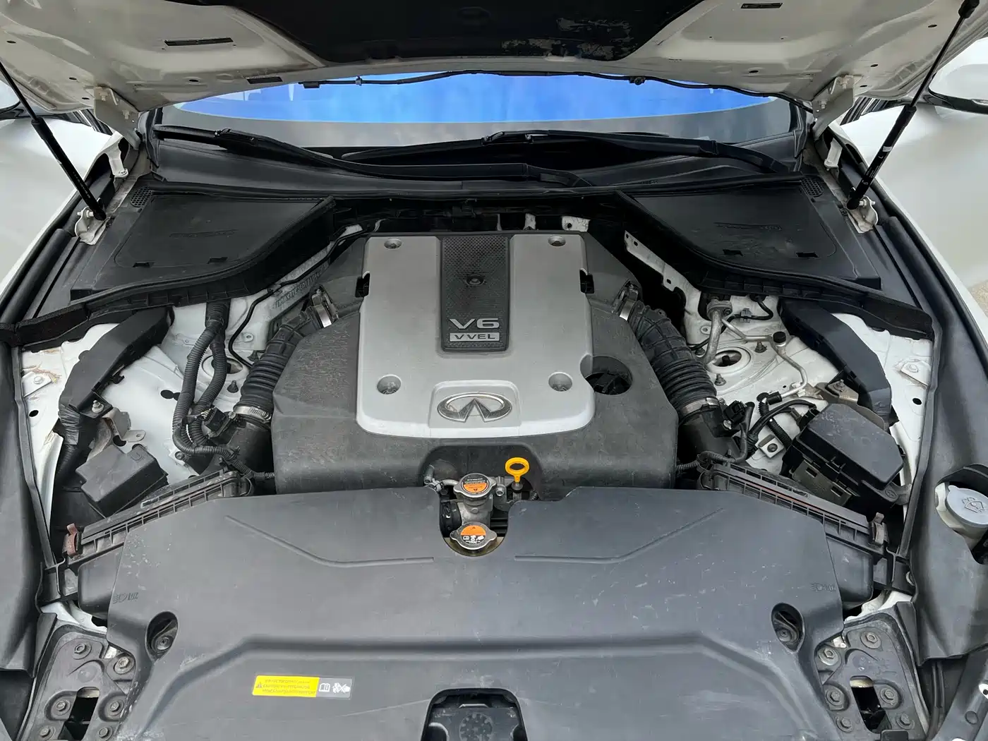 Infiniti Q50 2015 2014 3.7L Luxury Sport