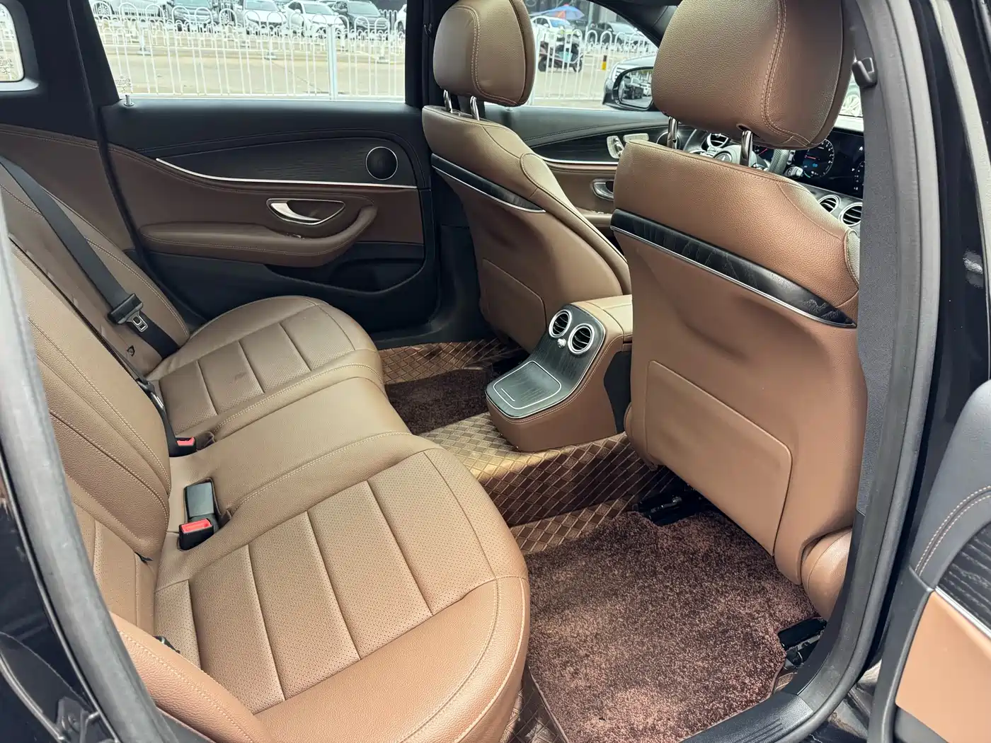 Mercedes-Benz E-Class New Energy 2023 E 350 e L Plug-in Hybrid Sport Sedan фото 12
