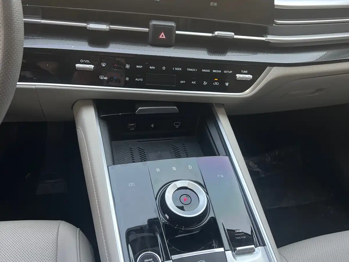 KIA LION PLATINUM EXPANDS THE WORLD