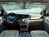 Photo 9 - Toyota Sienna
