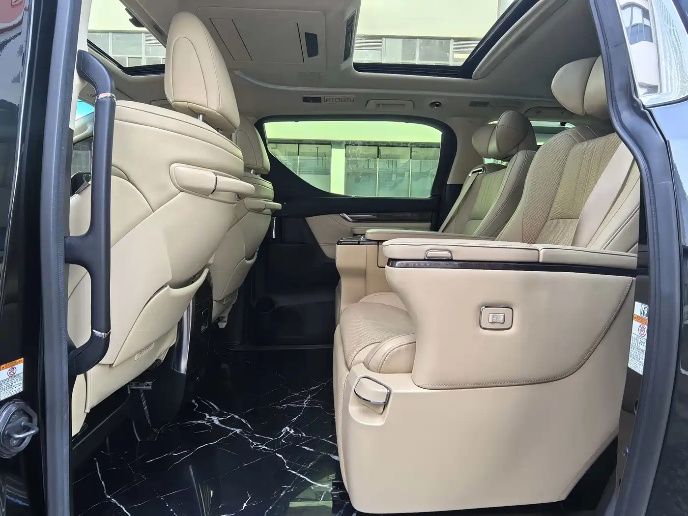 Toyota Alphard 2018 3.5L Premium фото 14
