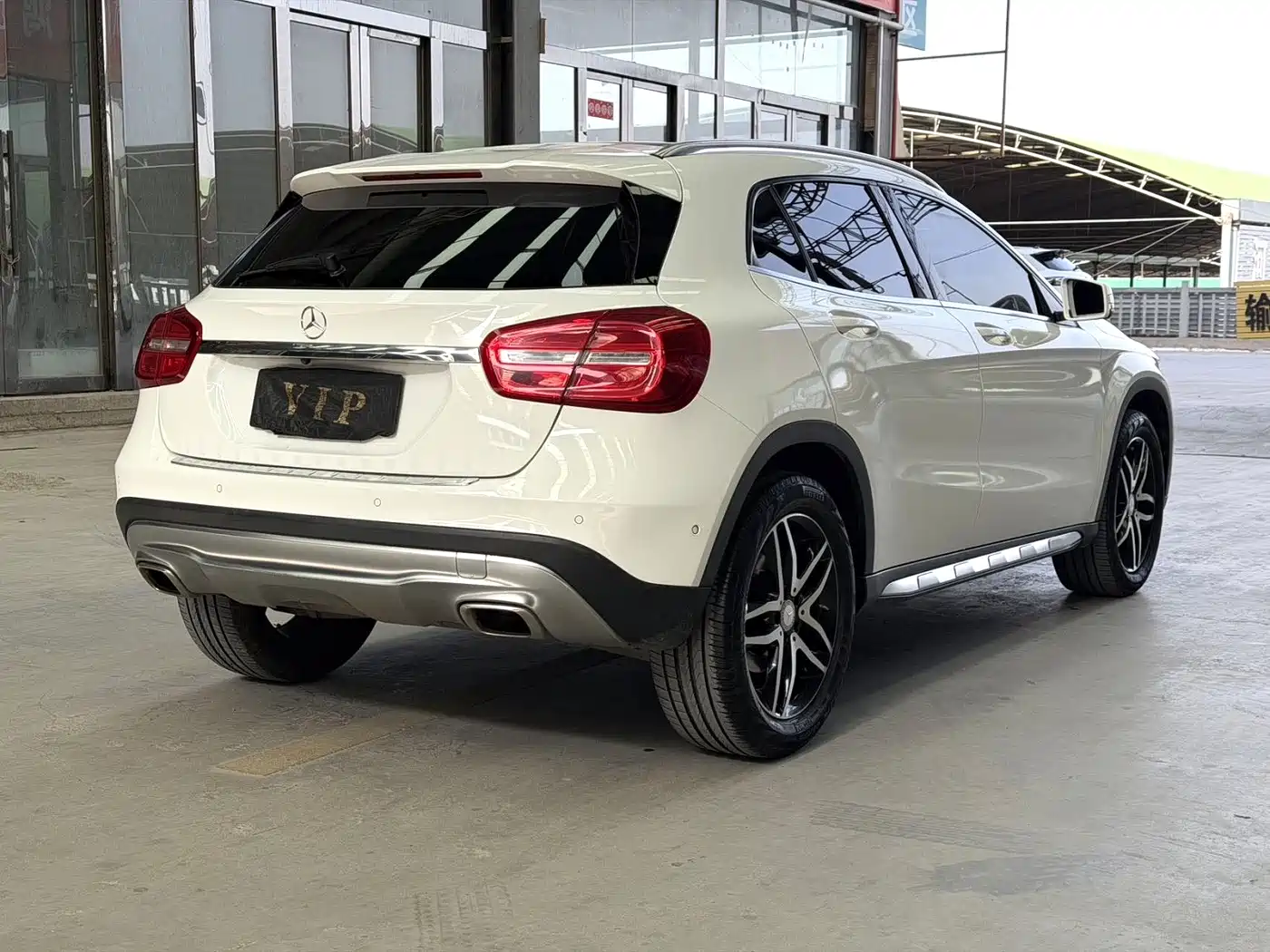 MERCEDES-BENZ GLA