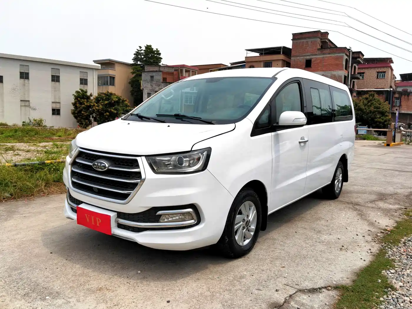 Фото 1 - JAC Refine Refine M4