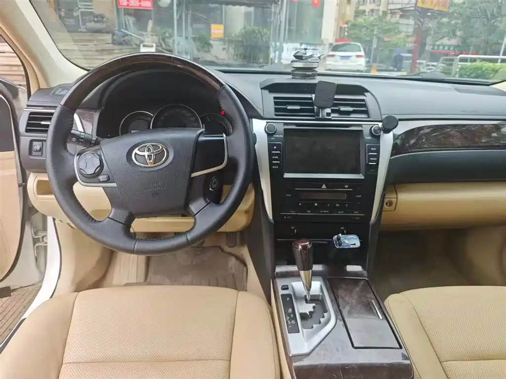 Toyota Camry 2015 2.0G Leading Edition фото 7