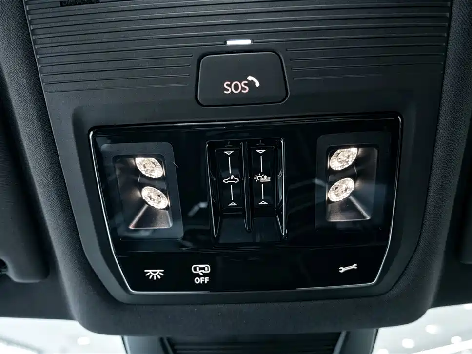 صورة 18 - Volkswagen Tiguan L