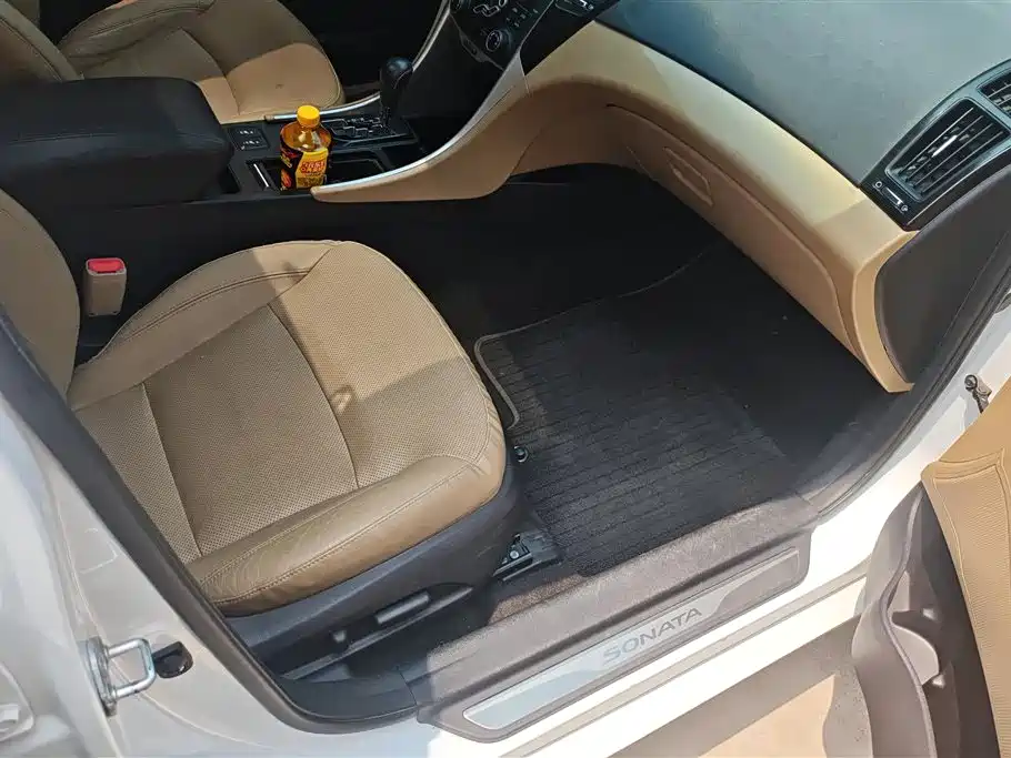 Hyundai Sonata 2013 2.0L Automatic Luxury Edition фото 8