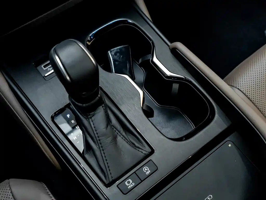 Фото 24 - Lexus ES