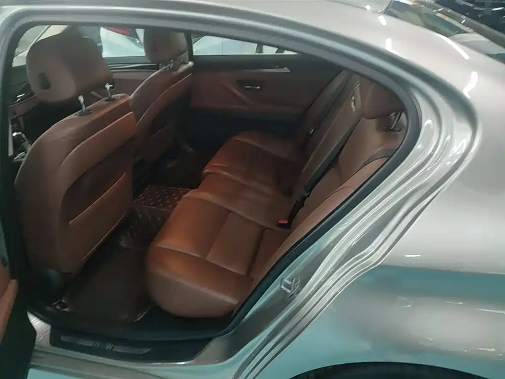 BMW 5 Series 2017 525Li Leading Edition фото 17