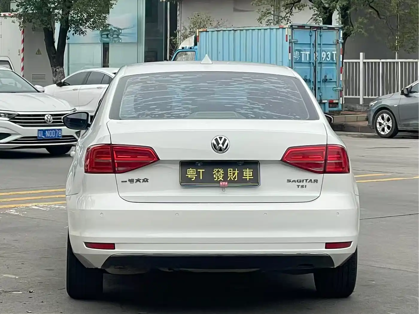 Volkswagen Sagitar 2017 1.6L Automatic Comfort фото 8