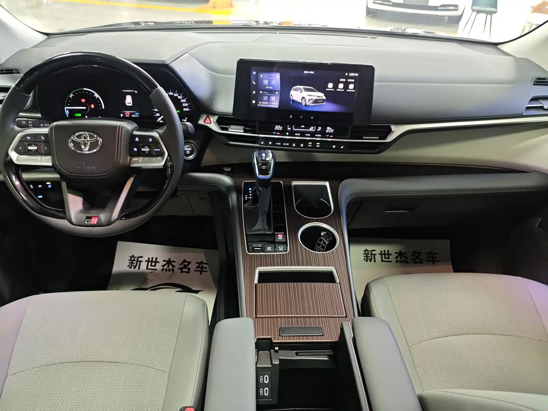 Фото 7 - Toyota Granvia