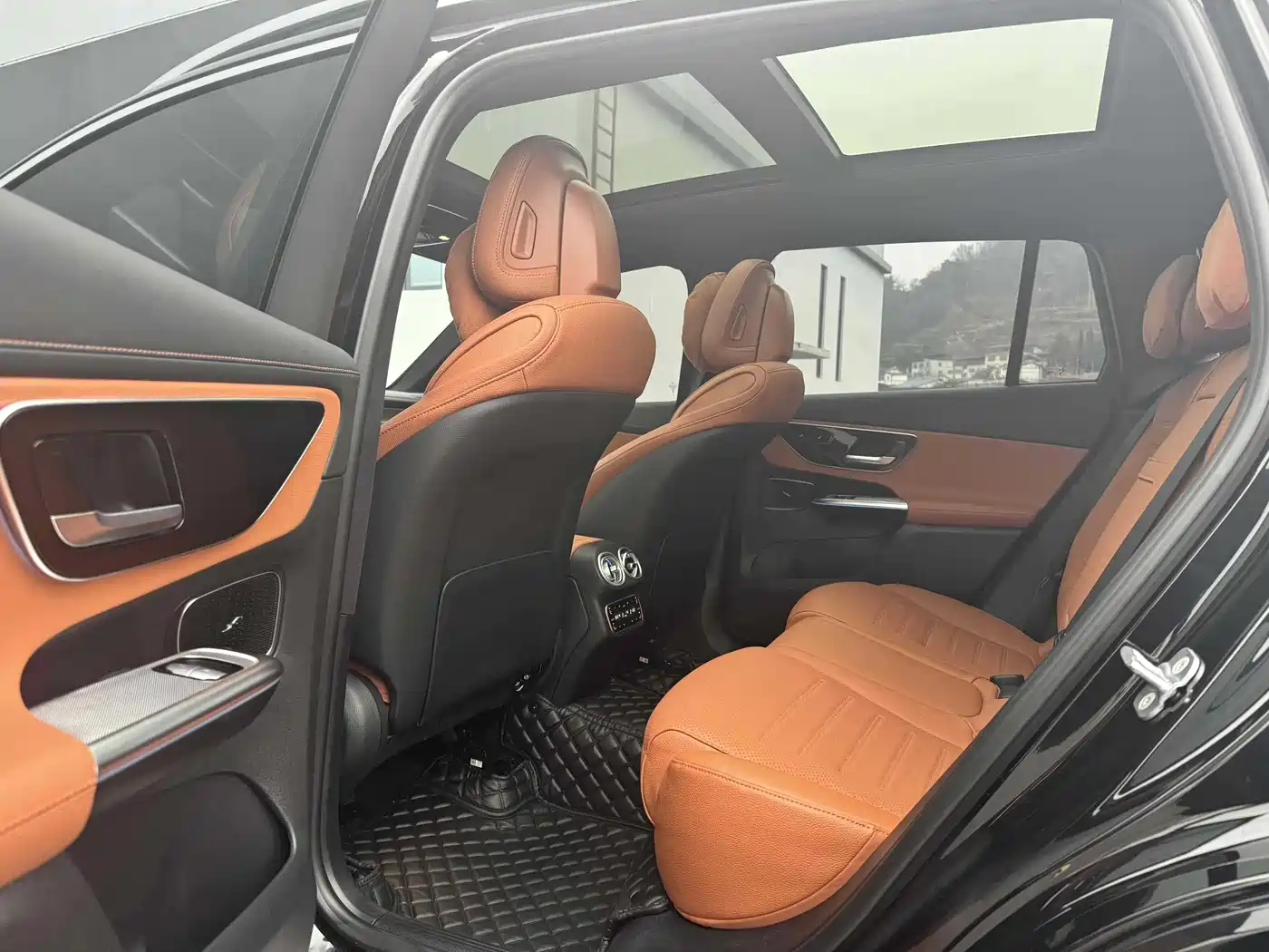 Mercedes-Benz GLC 2024 GLC 260 L 4MATIC Dynamic 7-seater фото 7