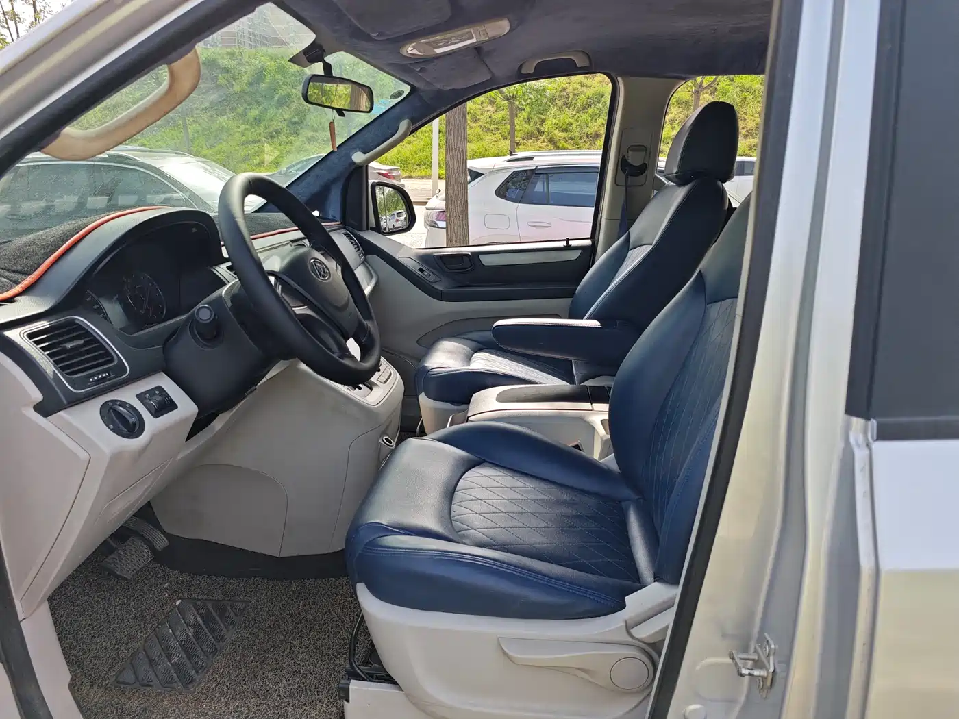 SAIC Maxus Maxus G10 2014 Model Year 2.0T Auto Executive фото 5