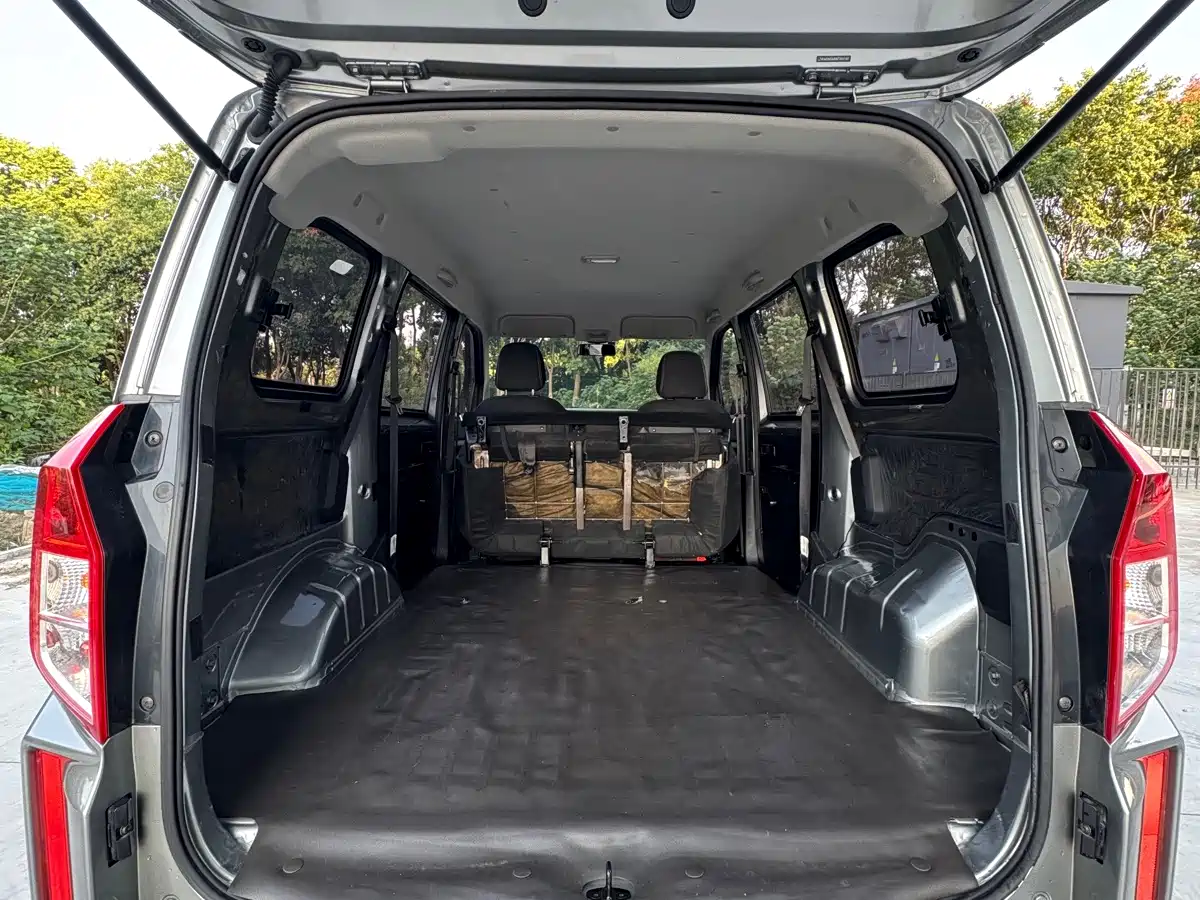 Photo 11 - Wuling Motors Wuling Hongguang PLUS