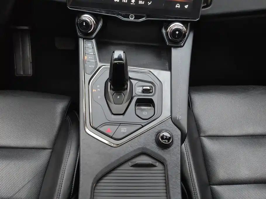 Lynk & Co 01 EM-P 2023 2022 1.5TD PHEV Plus