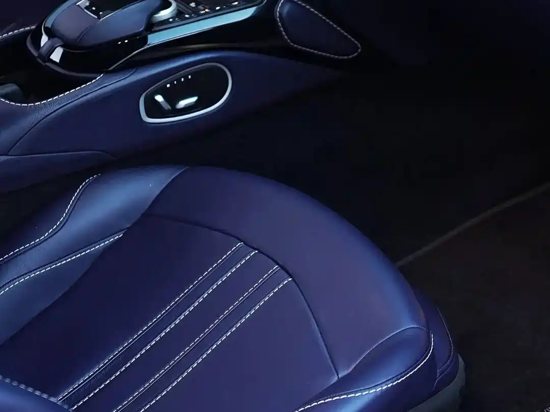 Фото 7 - Aston Martin Vantage