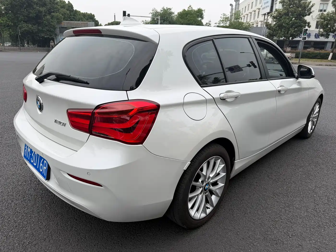 BMW 1 Series (Import) 2016 120i Leading Model фото 7