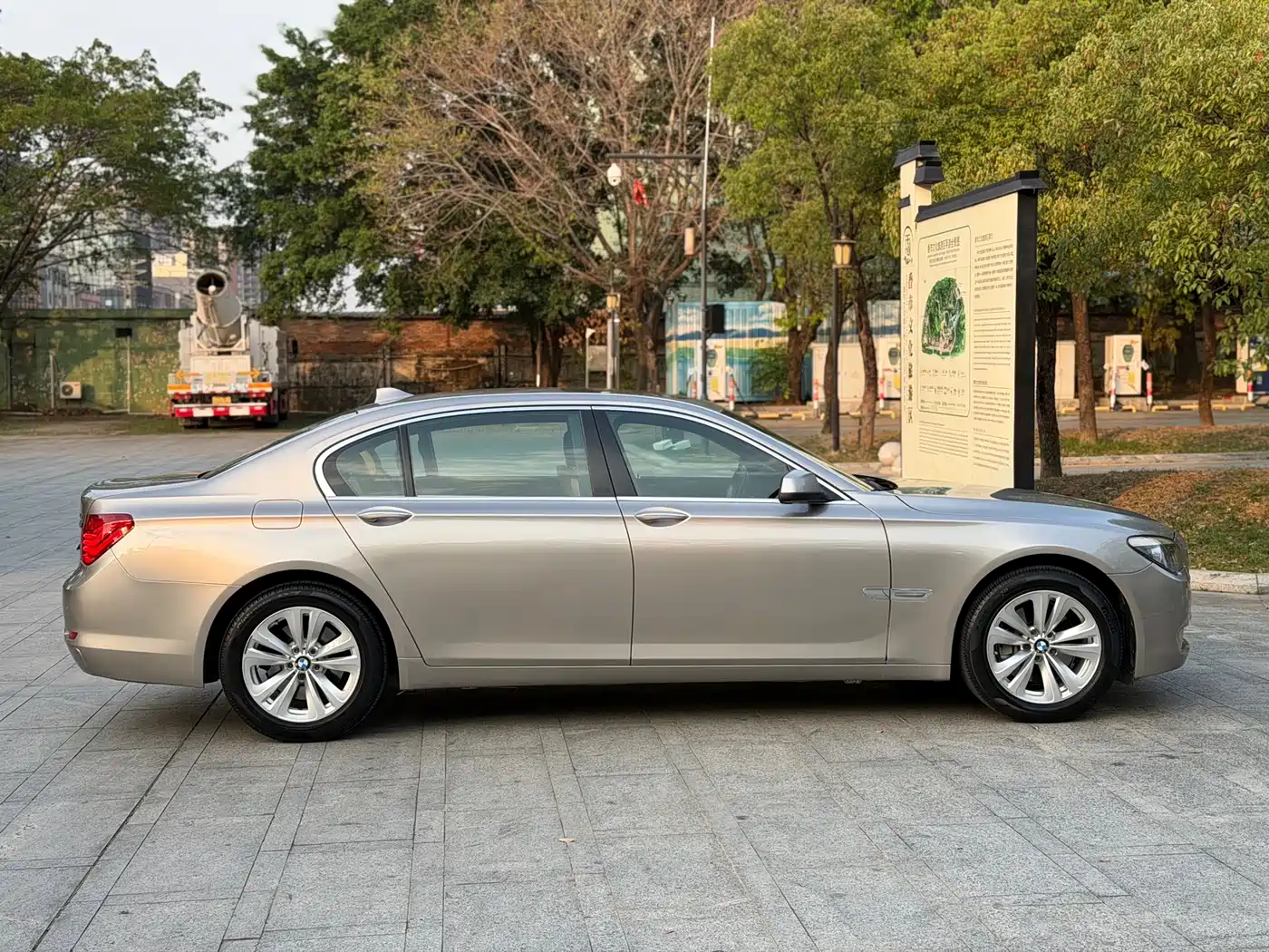 BMW 7 Series 2011 730Li Elegance фото 14