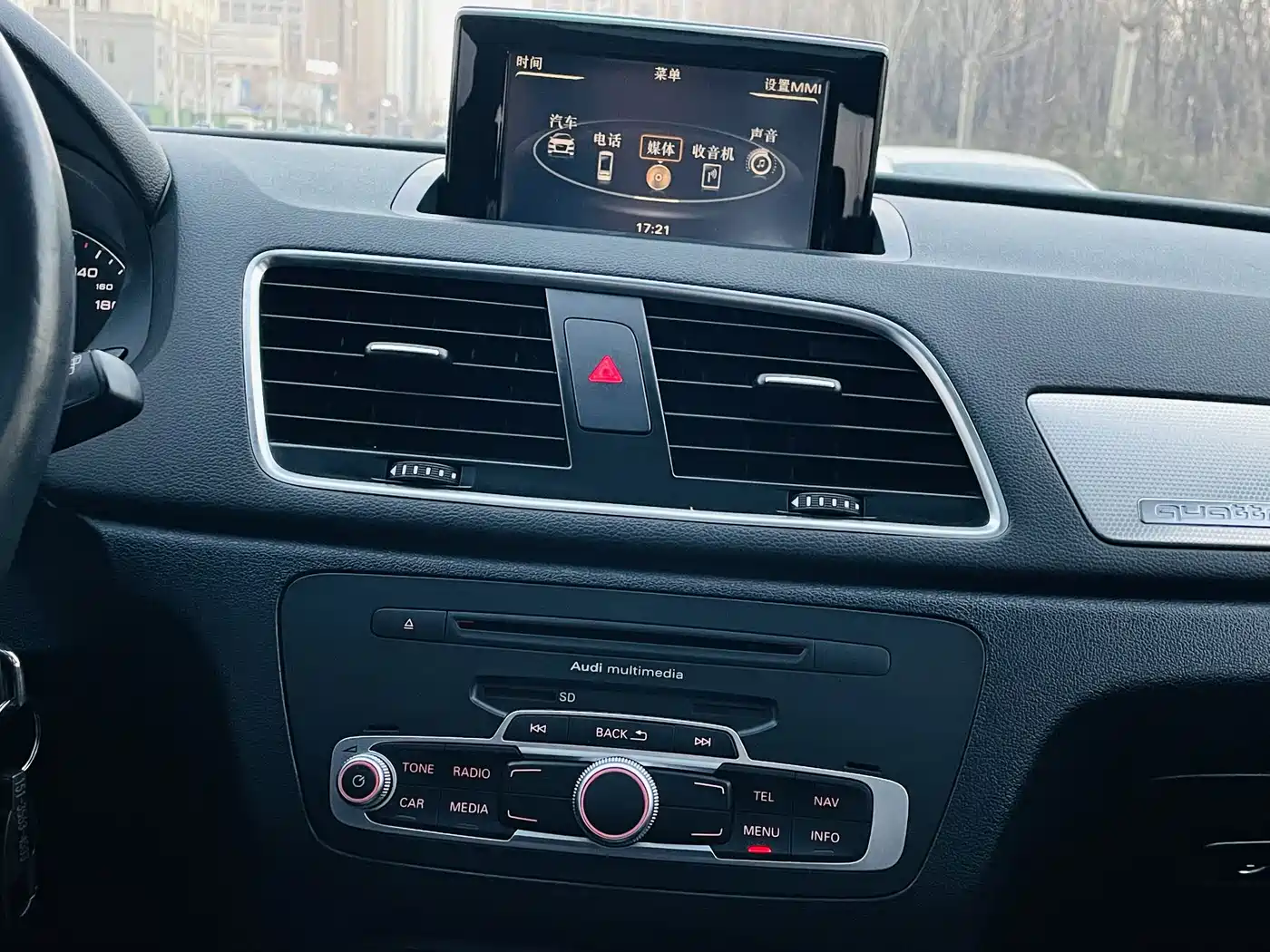Audi Q3 2013 35 TFSI quattro Technology фото 13
