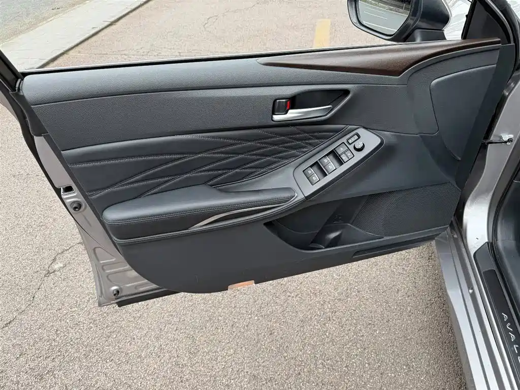 Toyota Avalon 2019 2.5L Touring Premium Edition China VI фото 6