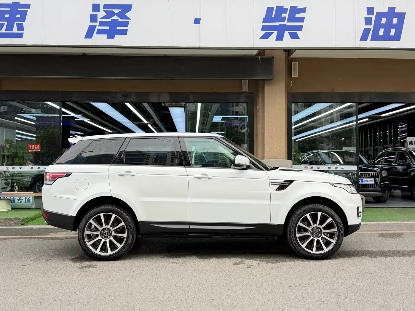 Land Rover Range Rover Sport 2016 3.0 SDV6 HSE фото 11