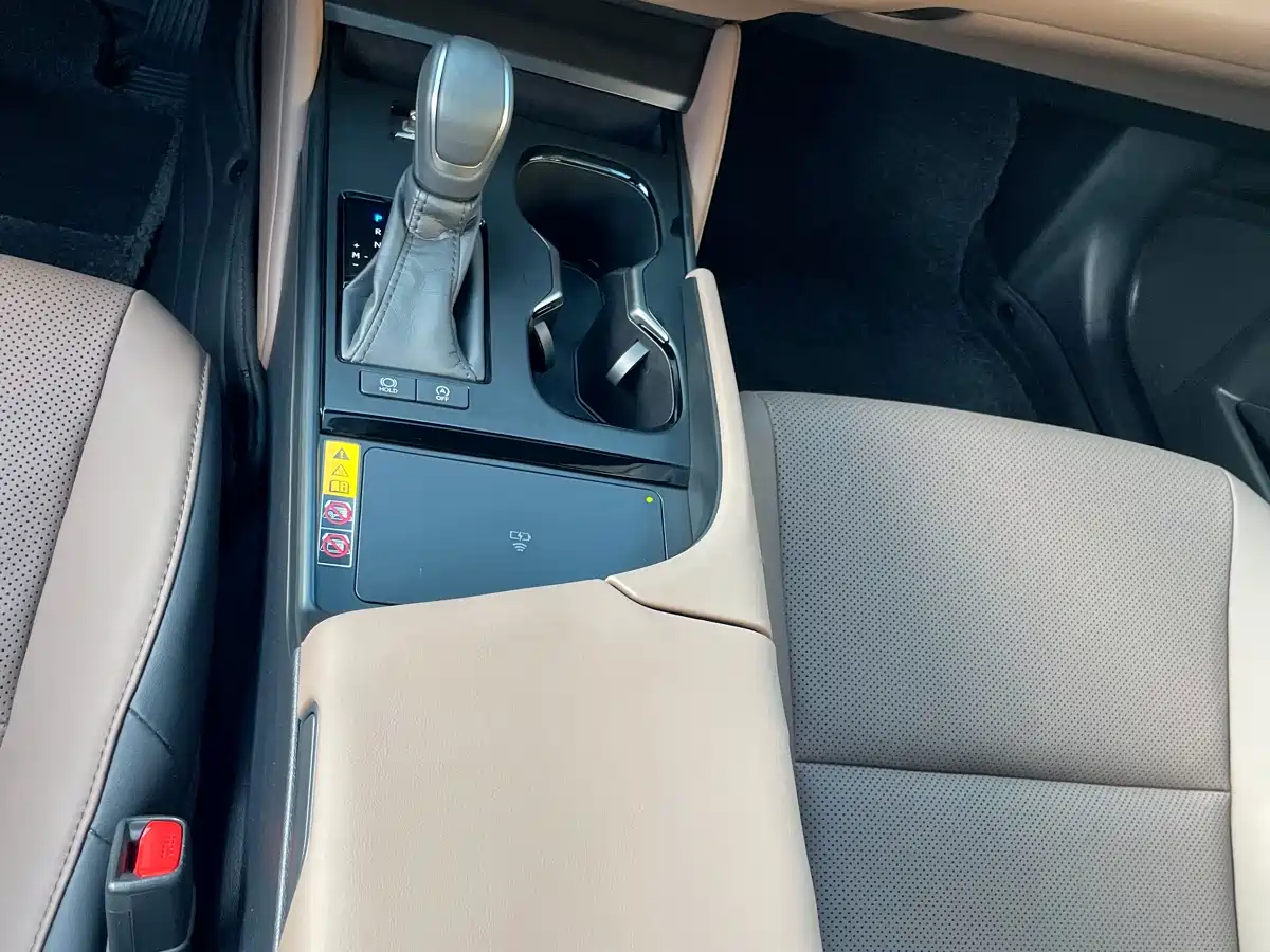 Lexus ES 2025 200 Ultimate Edition фото 15