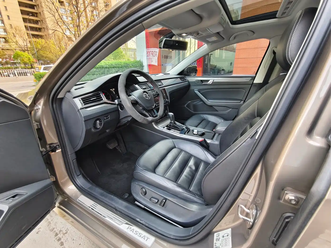 Volkswagen Passat 2017 330TSI DSG Luxury фото 4