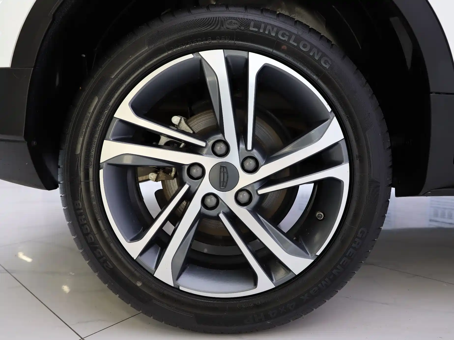 Фото 21 - Geely Coolray