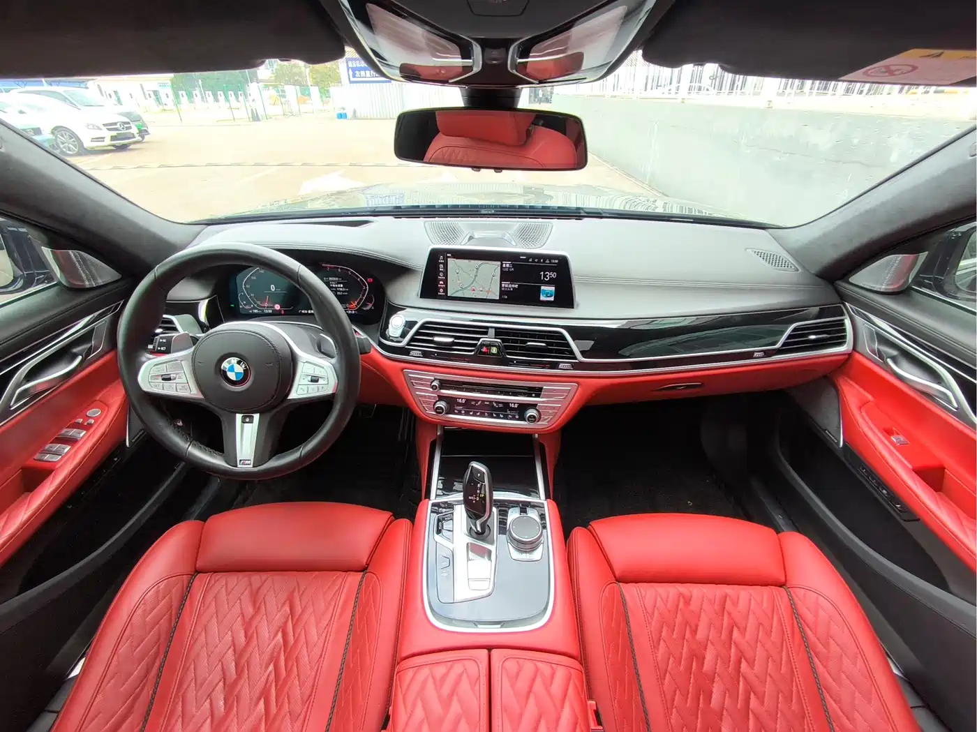 BMW 7 Series 2019 740Li xDrive Executive M Sport Package фото 10