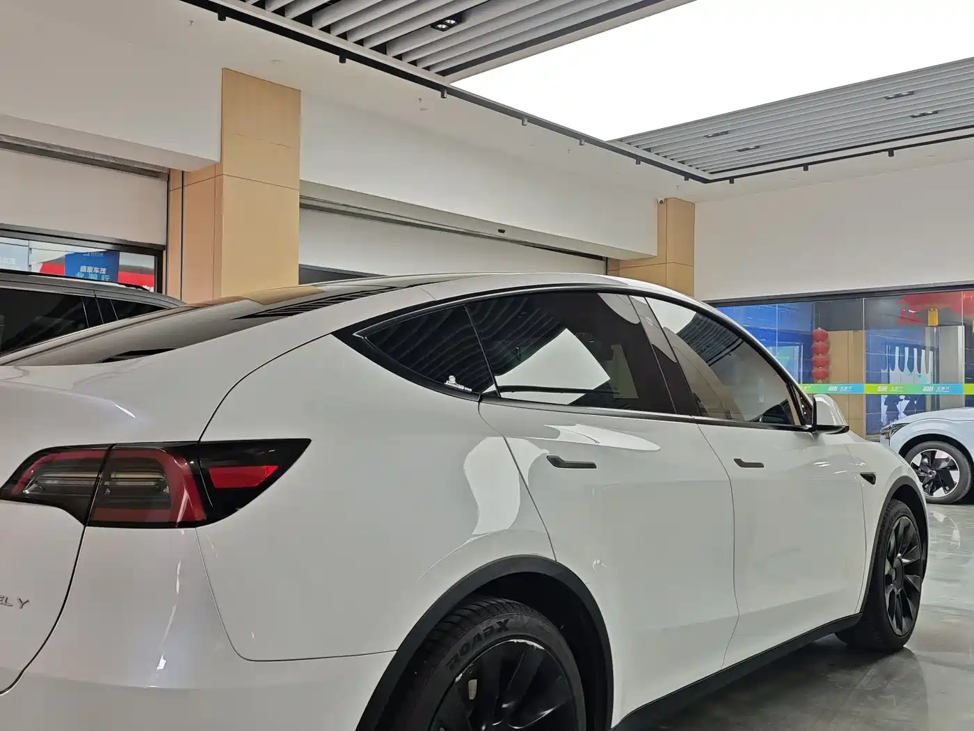 TESLA MODEL Y