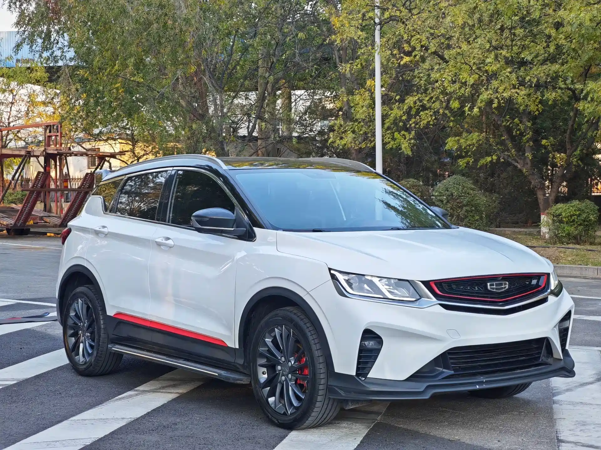 Фото 3 - Geely Coolray