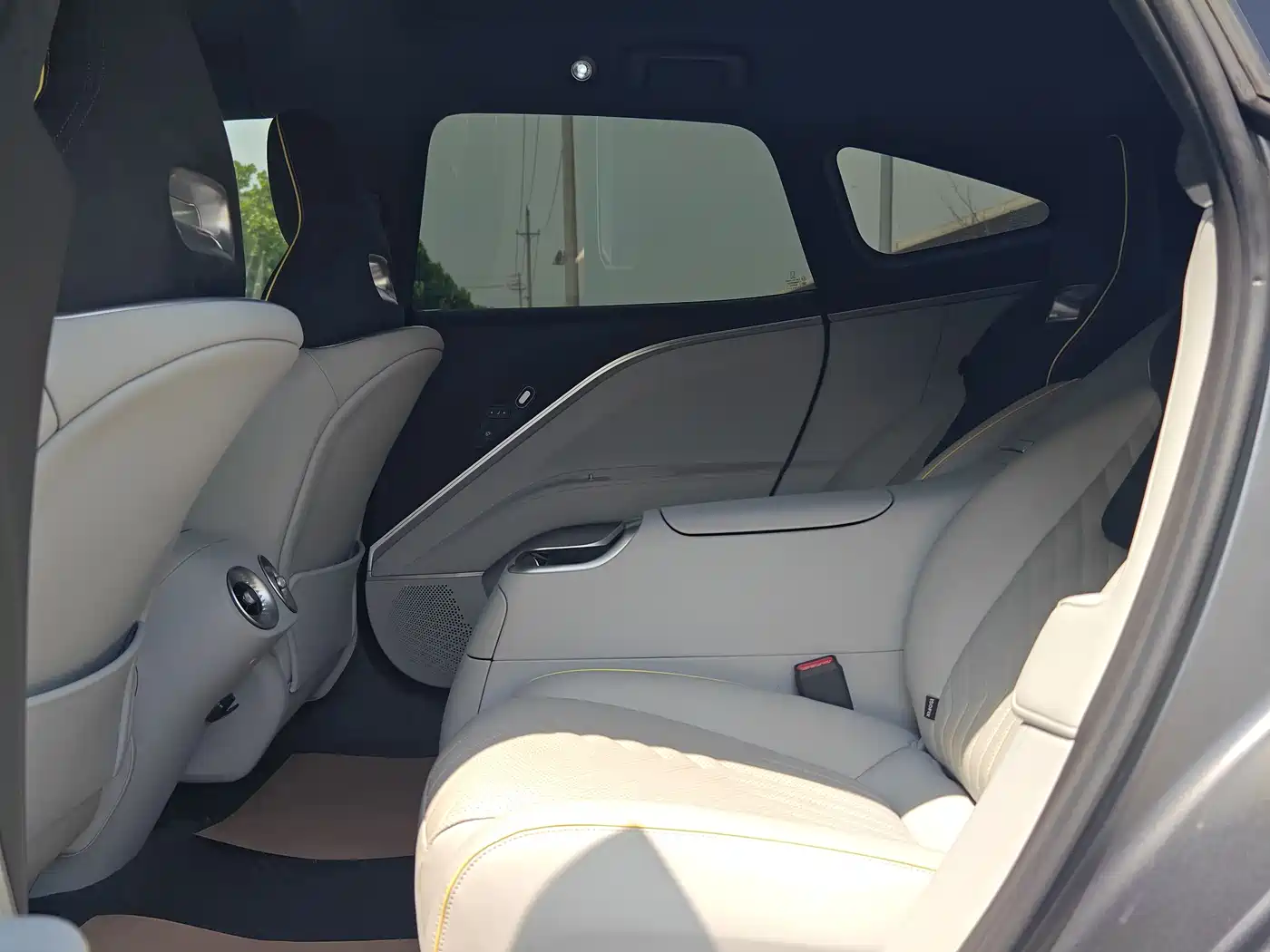 Avatr 11 2022 Long Range Dual Motor Luxury Edition 4-Seater фото 11