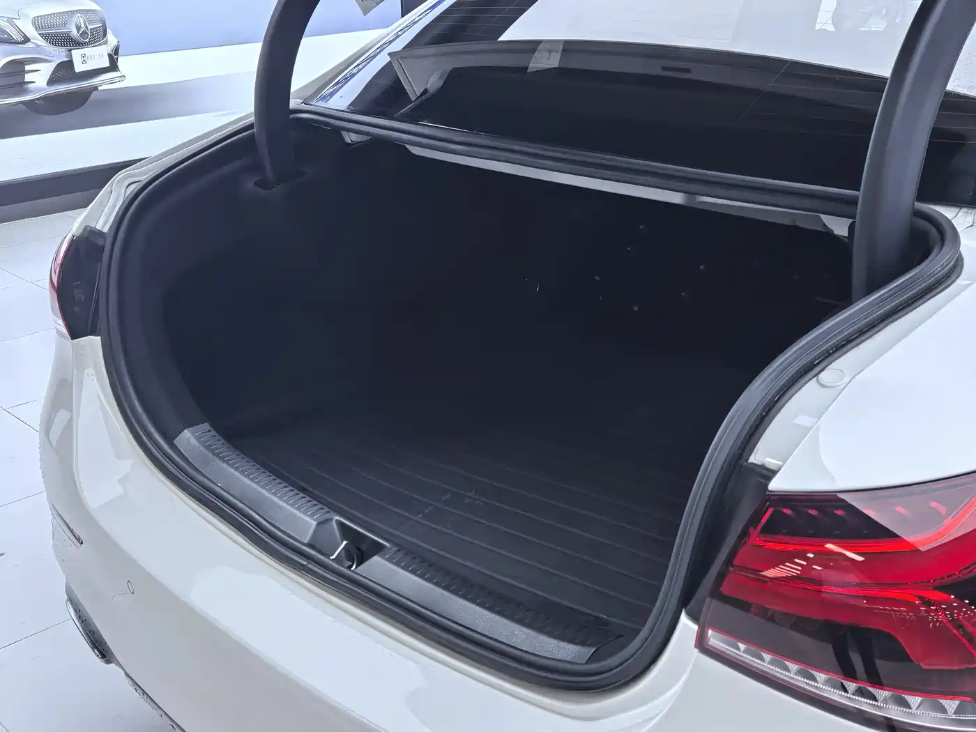 Mercedes-Benz A-Class 2023 A 200 L Fashion фото 7