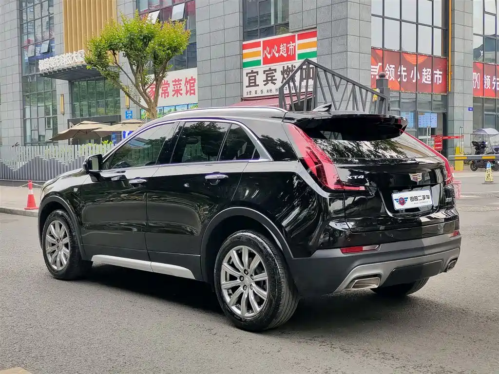Cadillac XT4 2021 28T FWD Premium Edition фото 4
