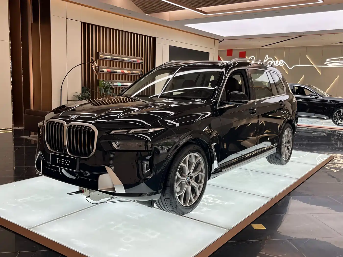 BMW X7 2025 xDrive40i Leading Luxury Package