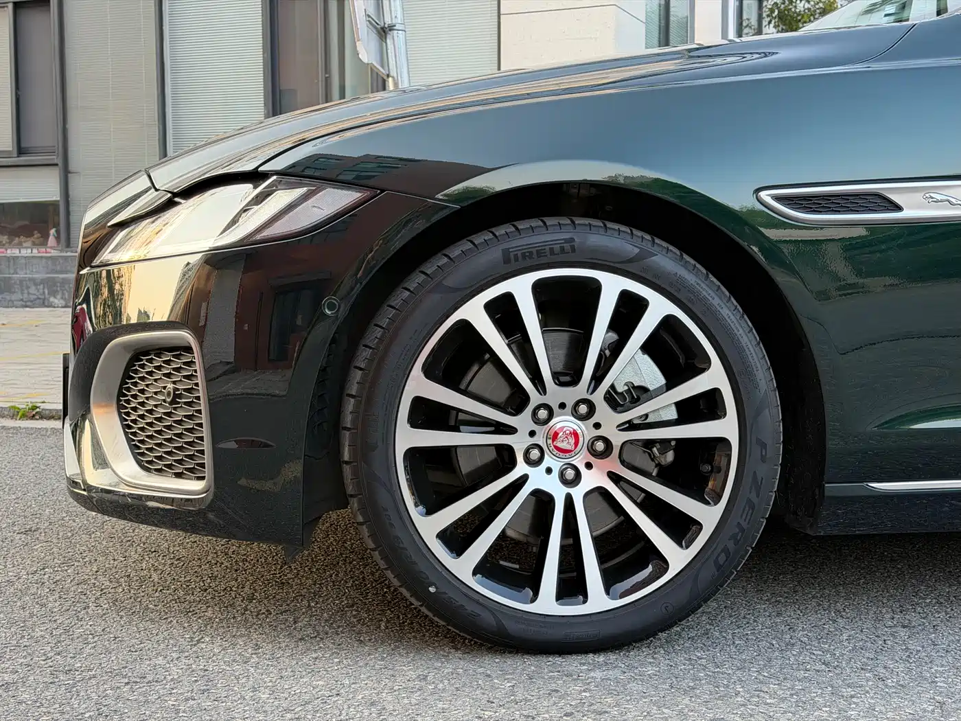 Jaguar XFL 2024 2.0T P250 2WD Premium Luxury фото 21