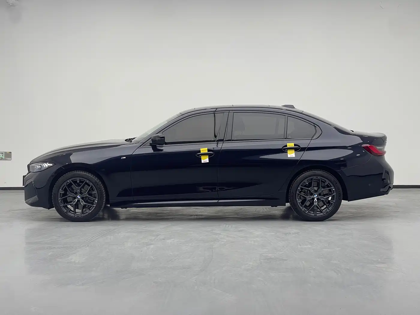 BMW 3 Series 2026 330Li M Sport Shadowline Package фото 8