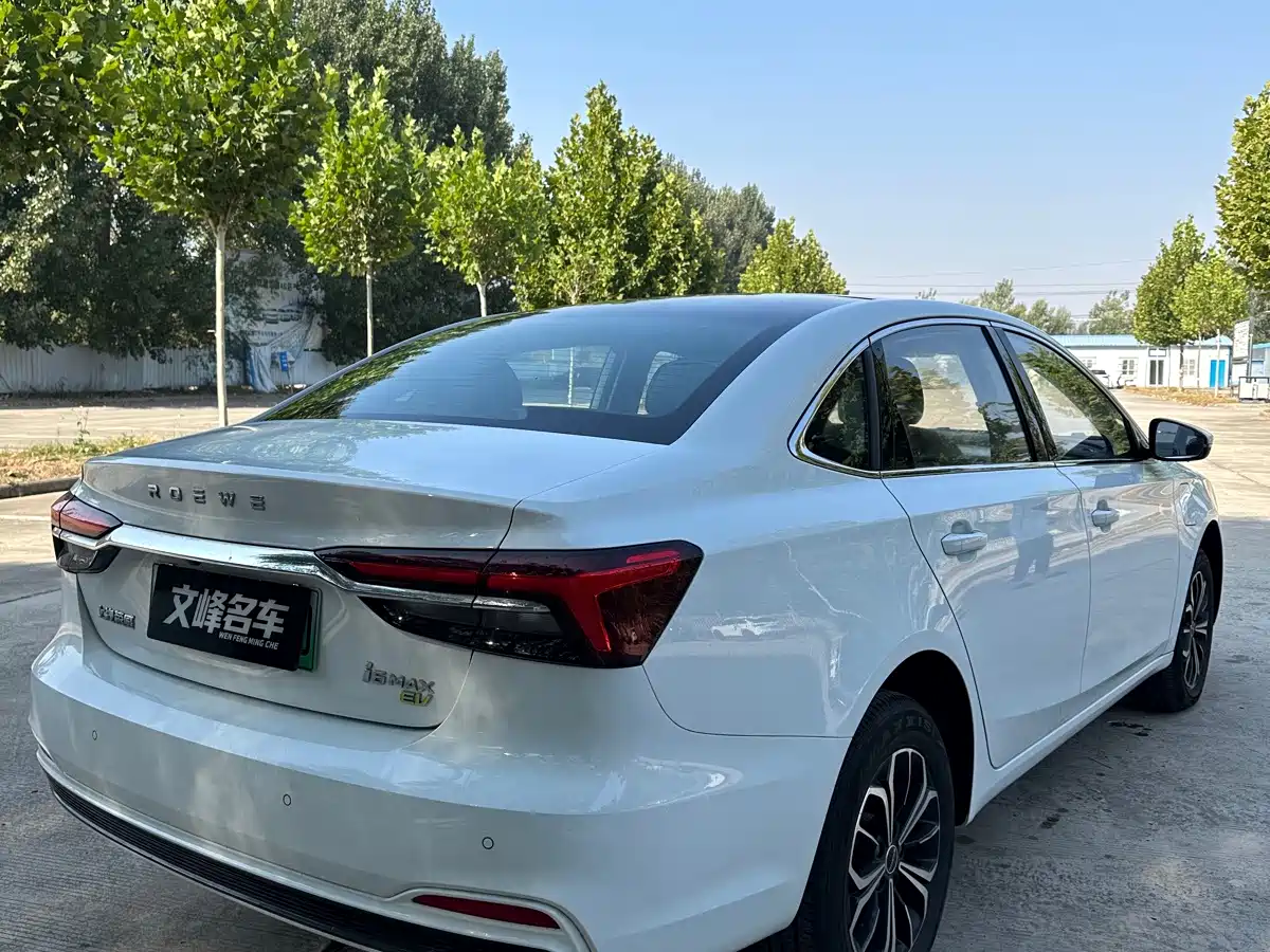 Фото 7 - Roewe i6 MAX EV