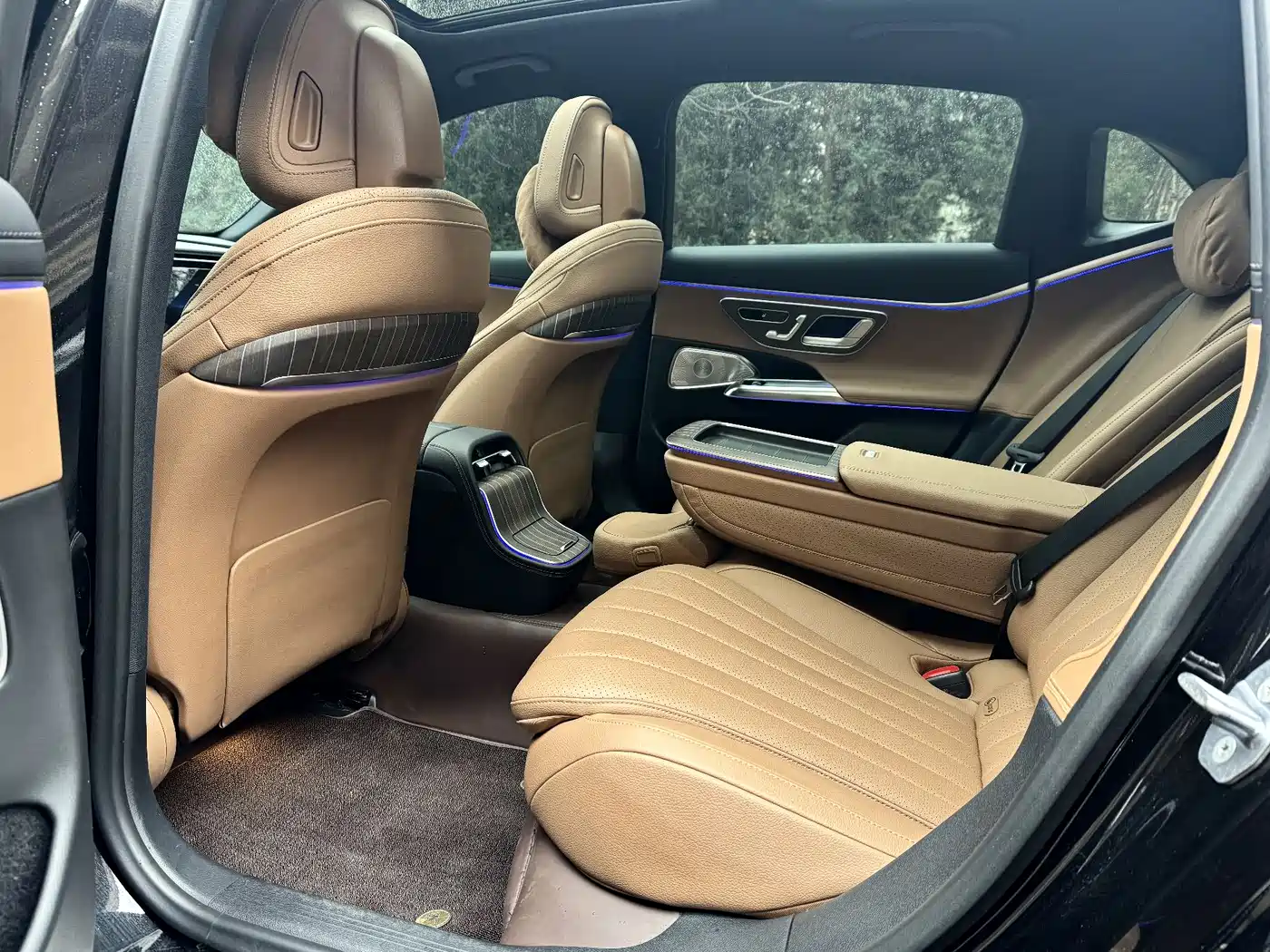 Mercedes-Benz E-Class 2024 Model E 300 L Luxury фото 8