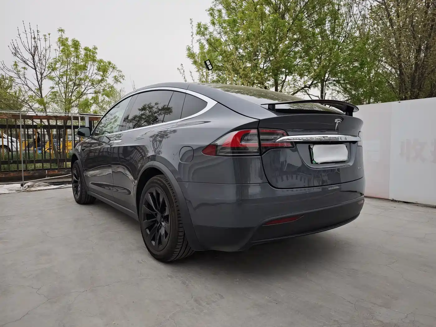 TESLA MODEL X