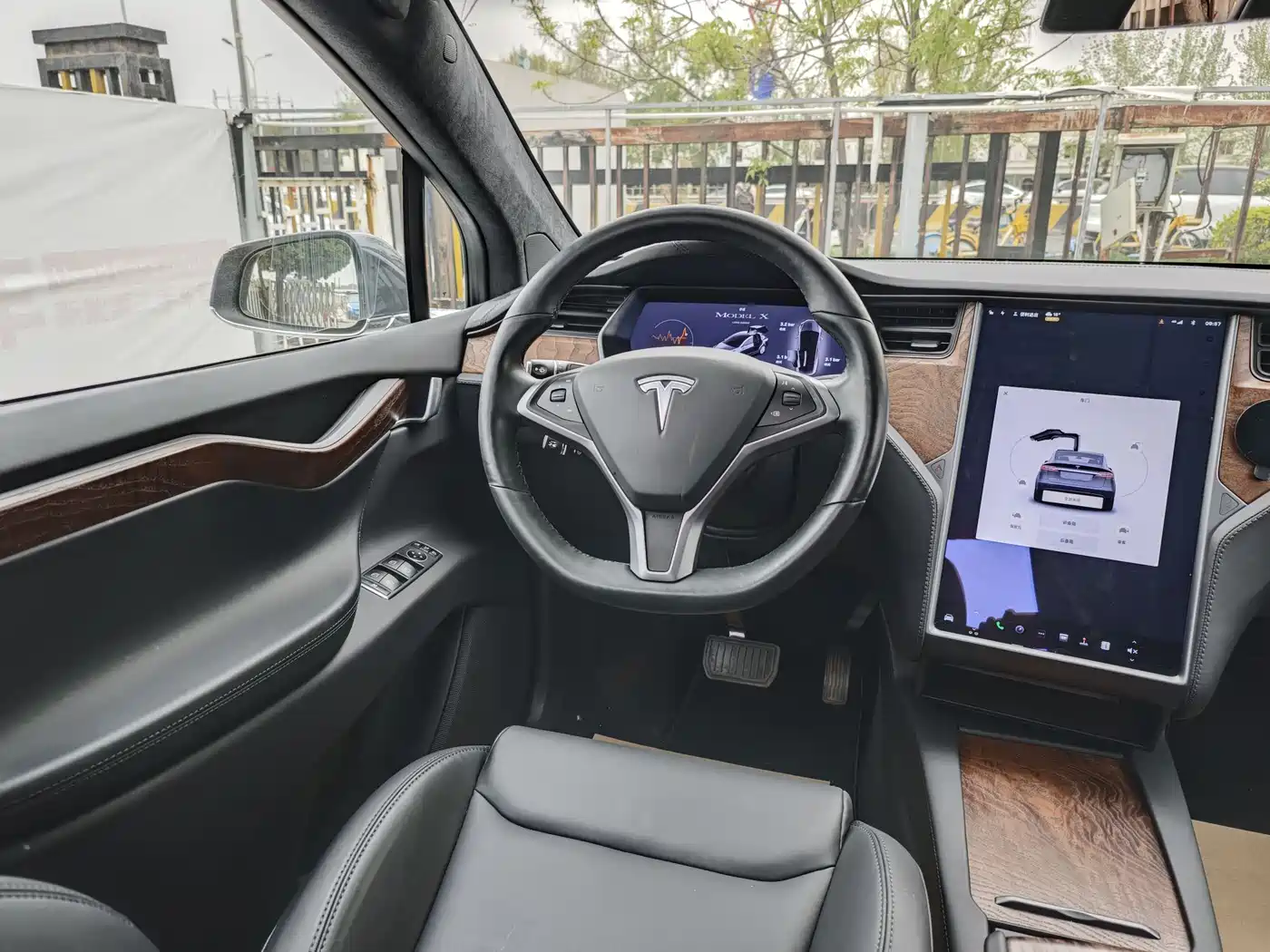 TESLA MODEL X